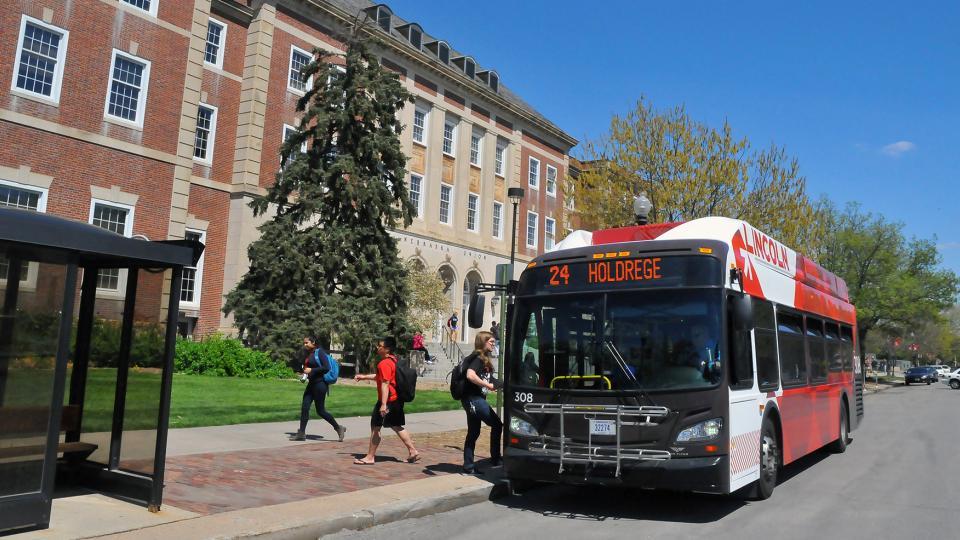 An intercampus bus makes a stop outside the Nebraska Union on April 29. UNL has worked with StarTran to add two new bus routes, connecting City and East campuses with Nebraska Innovation Campus.