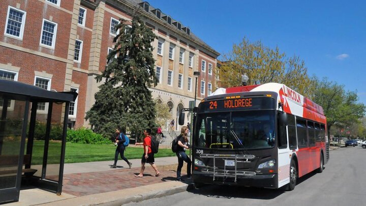 An intercampus bus makes a stop outside the Nebraska Union on April 29. UNL has worked with StarTran to add two new bus routes, connecting City and East campuses with Nebraska Innovation Campus.